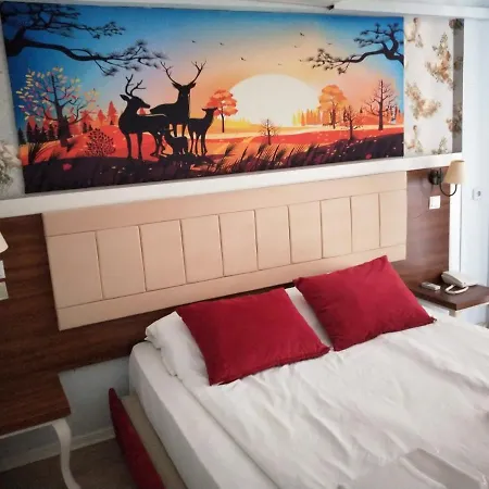فندق مبيت وإفطار And Comfy Near Popular Attractions In